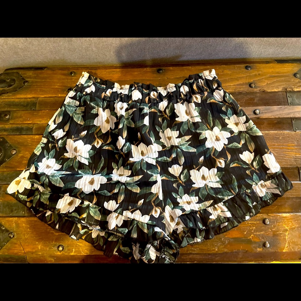 Light and airy high-rise floral shorts